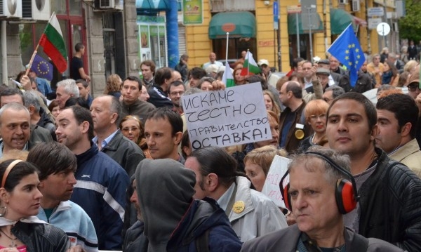 В ход е сценарий за сваляне на правителството