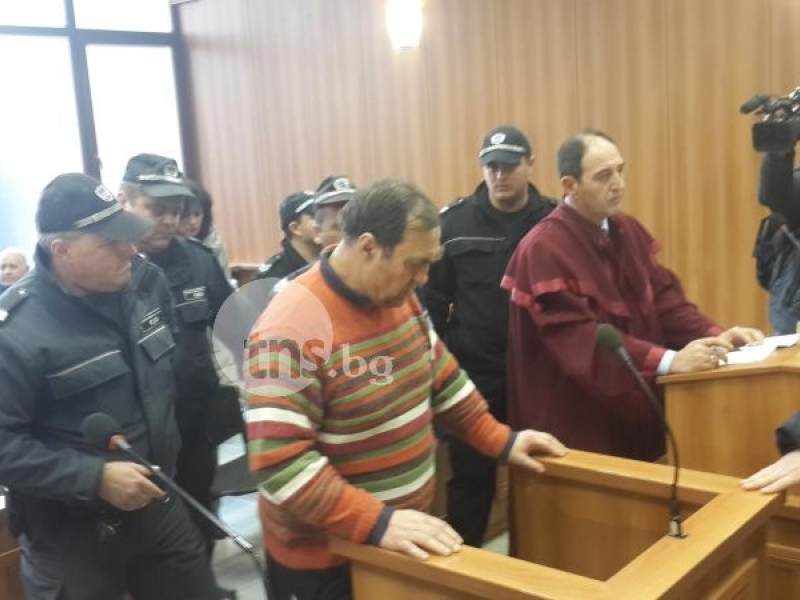 Иван Евстатиев се разболял в ареста, иска лекар