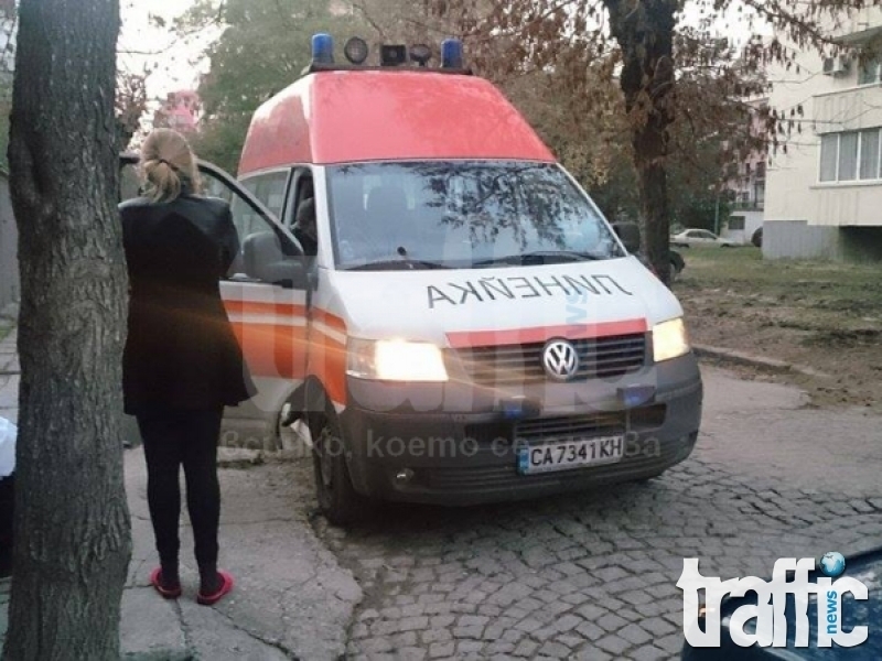 22-годишна се заби с колата си в колона на търговски център в Пловдив