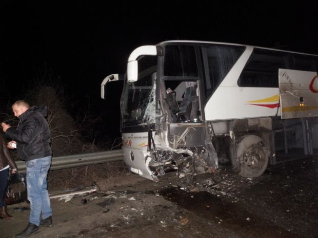 Български автобус катастрофира в Македония! Има пострадали