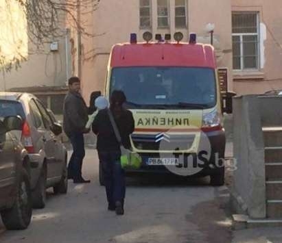 Тригодишно дете се нагълта с бензин