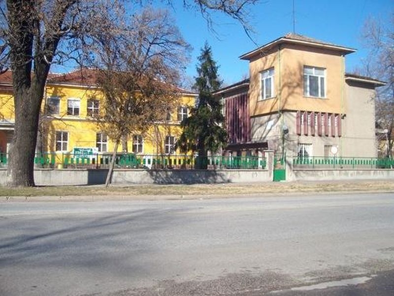 Закриха болницата в Чирпан, лекари и пациенти в потрес