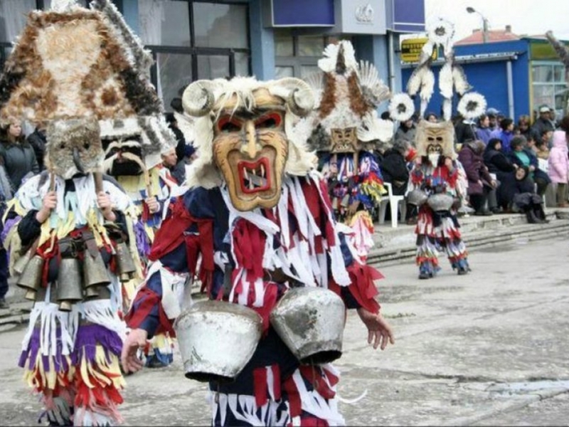 Уникален фестивал днес в Раковски: Кукове гонят зли духове