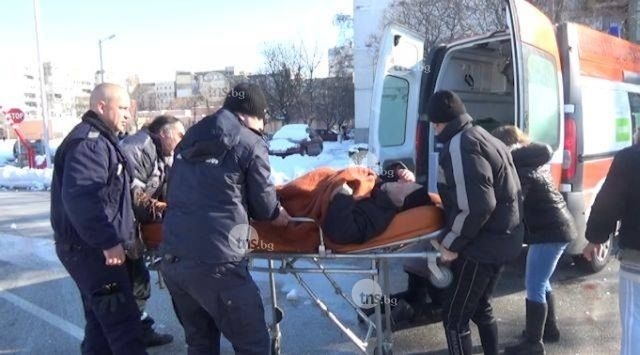 Трагедия: Дядо Кирил, който падна на заледен паркинг в Пловдив, издъхна СНИМКИ