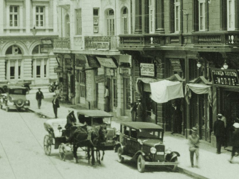 Какви са били автомобилите и градският транспорт в Пловдив преди век? СНИМКИ