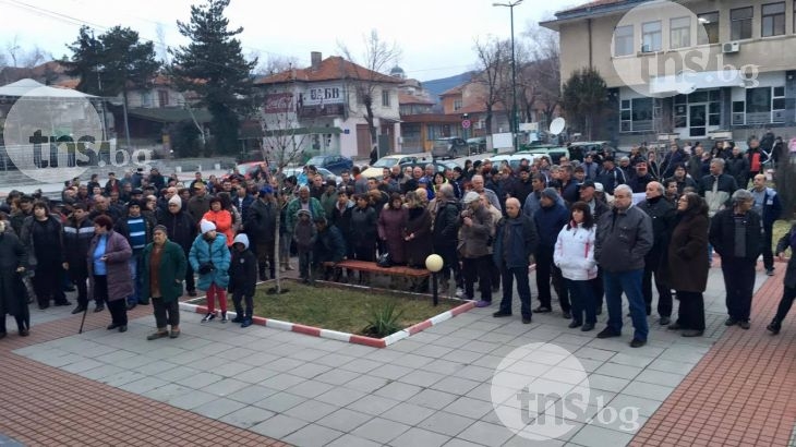 Евстатиев отново иска на свобода! Стотици излязоха на протест СНИМКИ