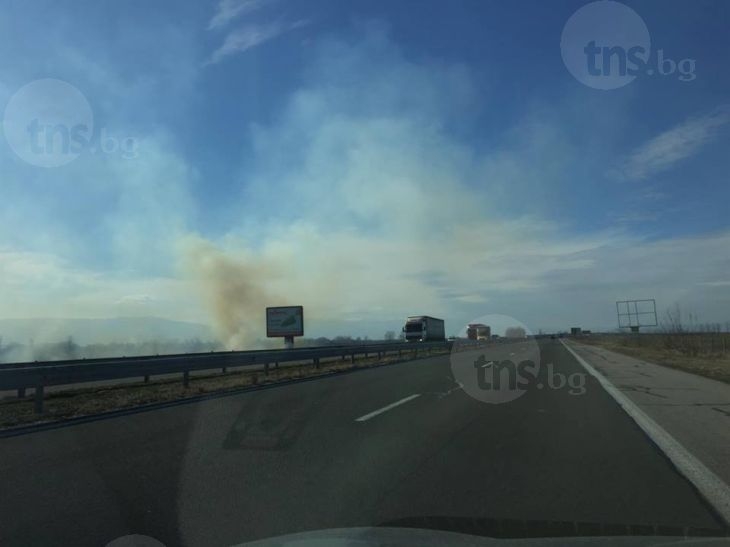 Мърлячи предизвикаха пожар на магистрала Тракия СНИМКИ