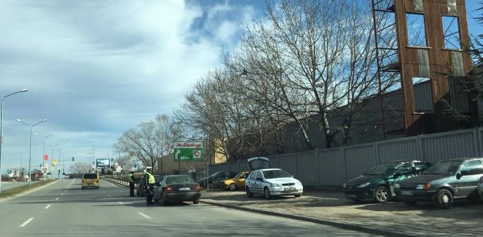 КАТ дебне преди моста на Адата