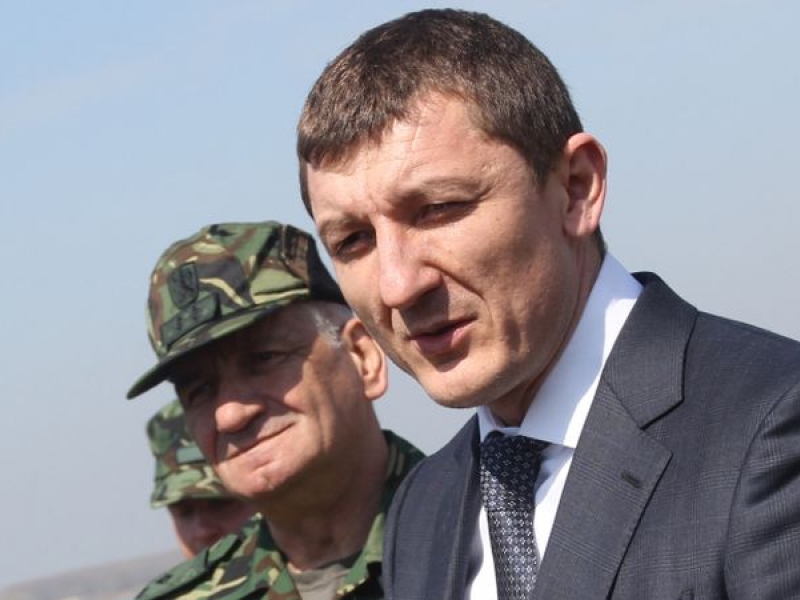 Орхан Исмаилов остава заместник-министър на отбраната