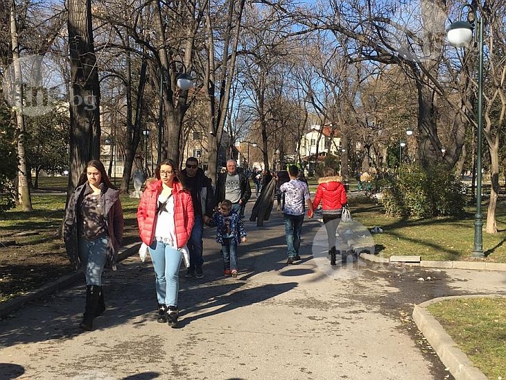 Февруарските жеги продължават! Днес ще бъде най-топлият ден за седмицата