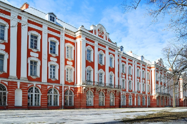 Десетки български студенти ще учат безплатно в Русия