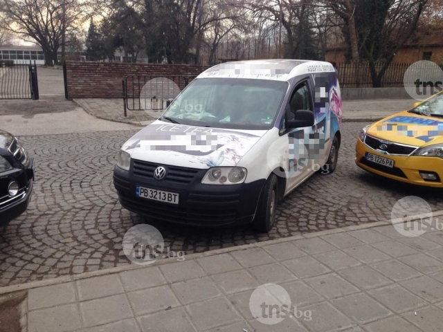 Пловдивчанка не харесва френското паркиране, спира 
