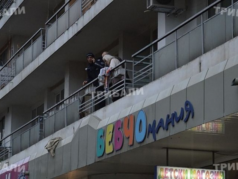 80 годишна жена пробва да се самоубие, скачайки от втория етаж на блок СНИМКИ