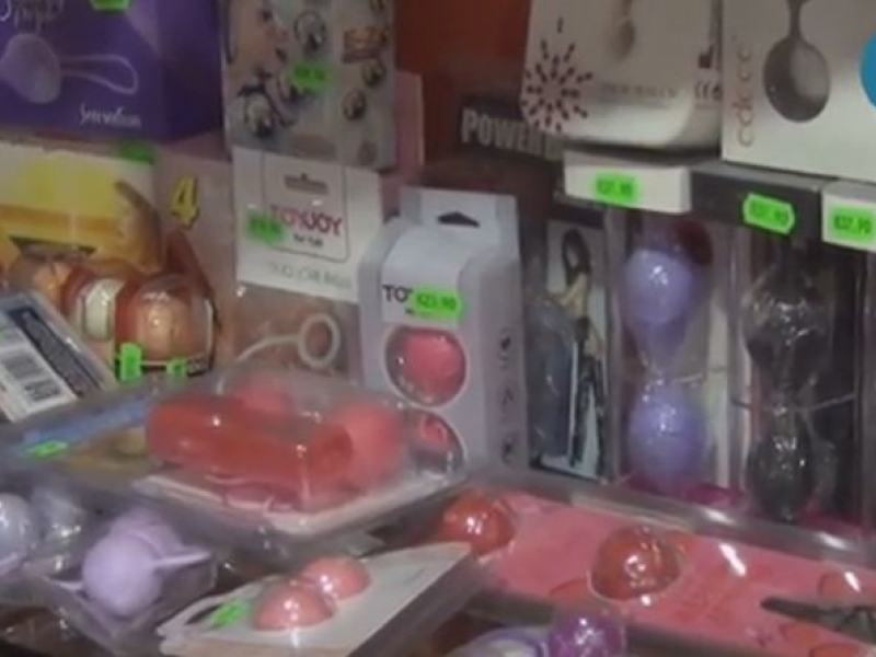 Пловдивчани, работещи в чужбина, купуват секс играчки на половинките си ВИДЕО