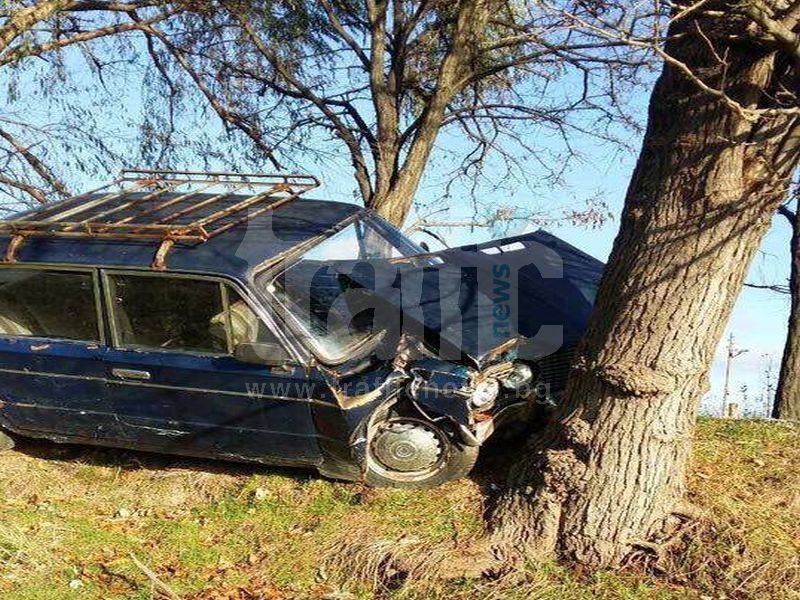 Пиян шофьор се блъсна в дърво, жена му загина