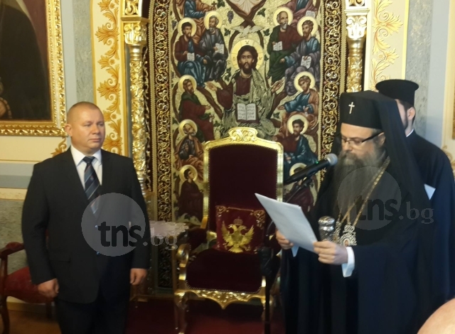Генерал Шивиков получи най-високото църковно отличие от митрополит Николай СНИМКИ