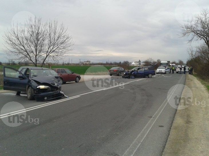 Зверска катастрофа на изхода на Пловдив! Трима пострадаха тежко СНИМКИ