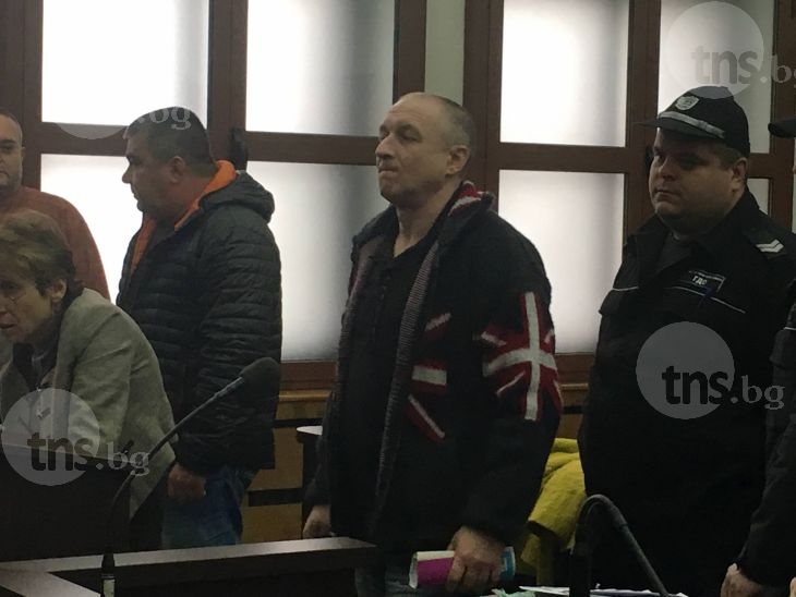 Свидетели по делото Дребчев твърдят, че в следствието ги манипулирали СНИМКИ