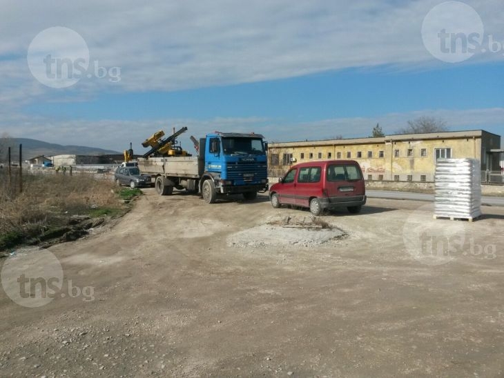 Търговци стягат жива верига пред борсата на Първенец СНИМКИ