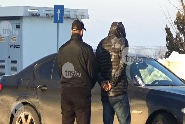 Полицаи подгониха и арестуваха 26-годишен дилър до Гребната база