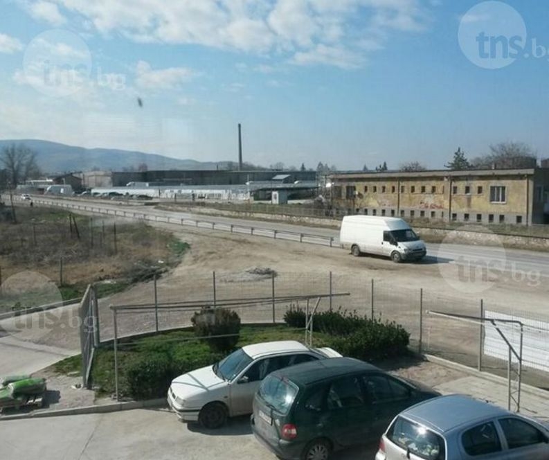 Мантинела превръща фирми край Пловдив в заложници ВИДЕО