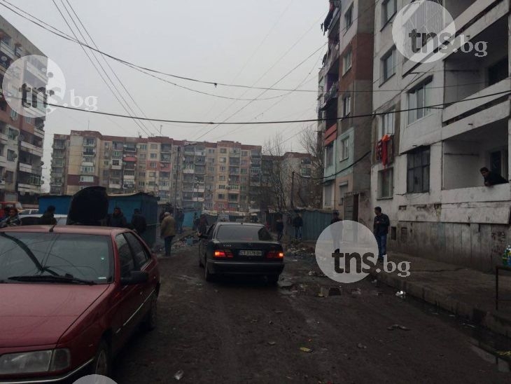 50 души са се млатили с колове и брадви в Столипиново! Страх от вендета е обзел гетото СНИМКИ и ВИДЕО