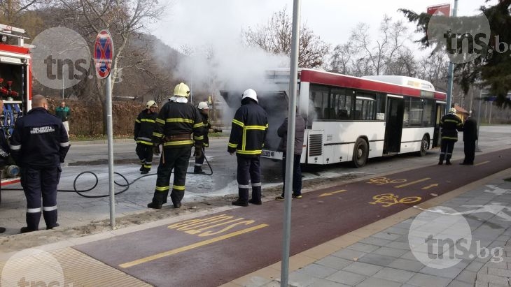 Автобус по линия 37 се запали в Пловдив ВИДЕО и СНИМКИ