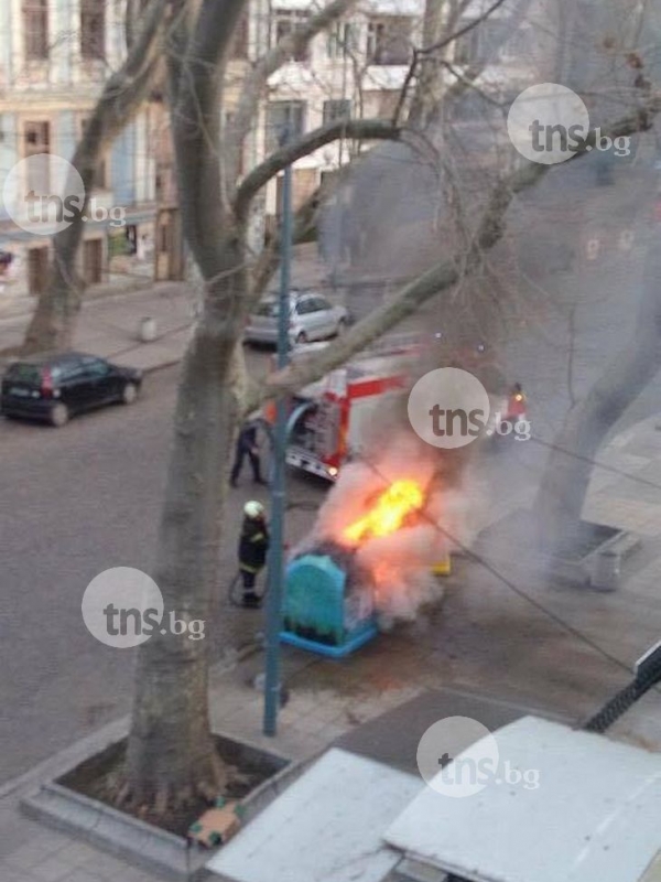 Пожар избухна до училище в центъра на Пловдив СНИМКИ