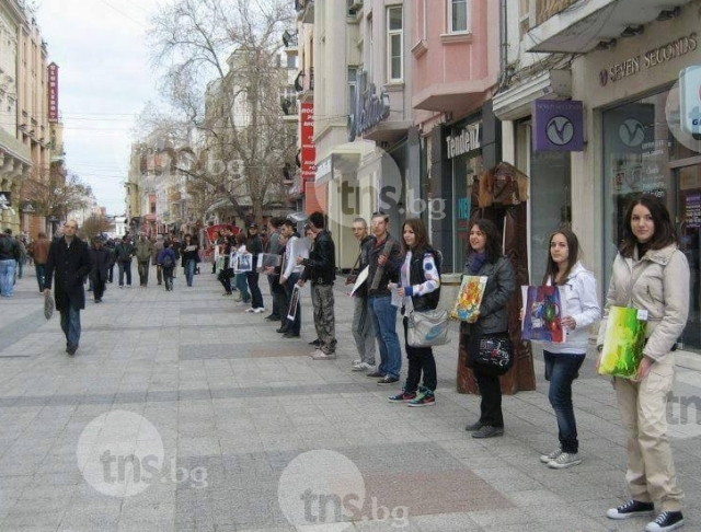 Живи стативи в подкрепа на Ники СНИМКИ