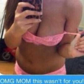 Дъщеря изпрати разголена снимка на майка си погрешка