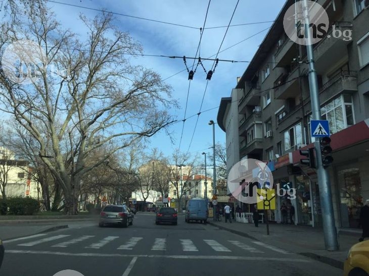 За първи път: Поставиха светофар на колелото на Централна гара СНИМКИ