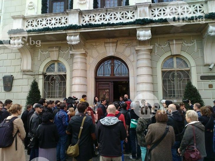 Главният архитект на Пловдив се сблъска с протестиращите, бутането на сградата разрешено през 2014 СНИМКИ