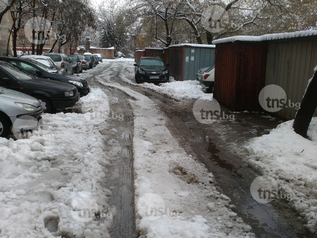 Таксиметров шофьор осъди община заради непочистен сняг