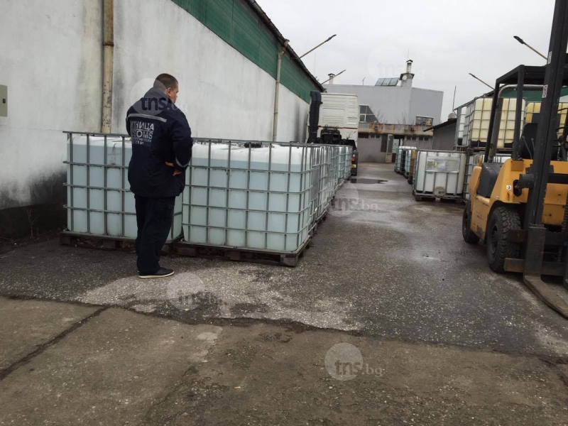 Пловдивски митничари удариха 4 тона ракия, продавали я в нета СНИМКИ и ВИДЕО 