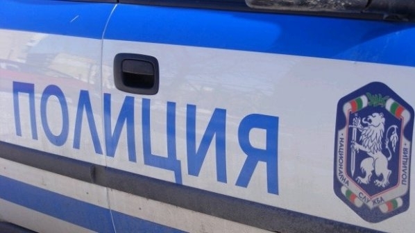 Сигнал за бомба опразни училище