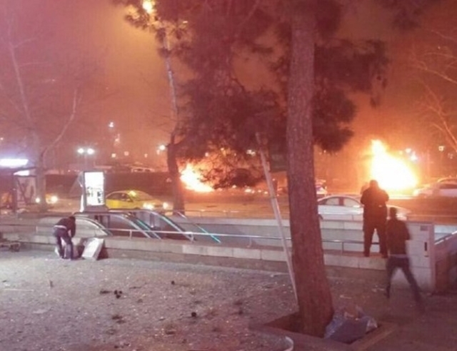 Взрив в Анкара! Многобройни жертви и горящи автомобили в центъра на града СНИМКА