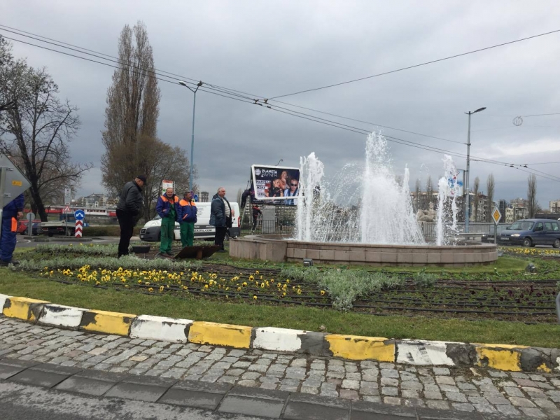 Пак бликна фонтанът на Водната палата СНИМКИ