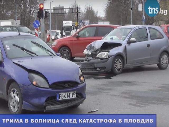ВИДЕО от катастрофата с трима пострадали в Пловдив