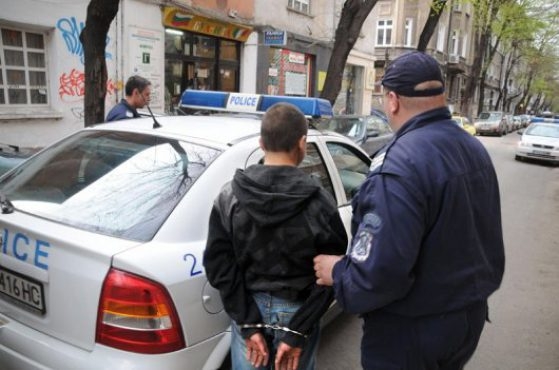 Три деца обраха денонощен магазин в центъра на Пловдив