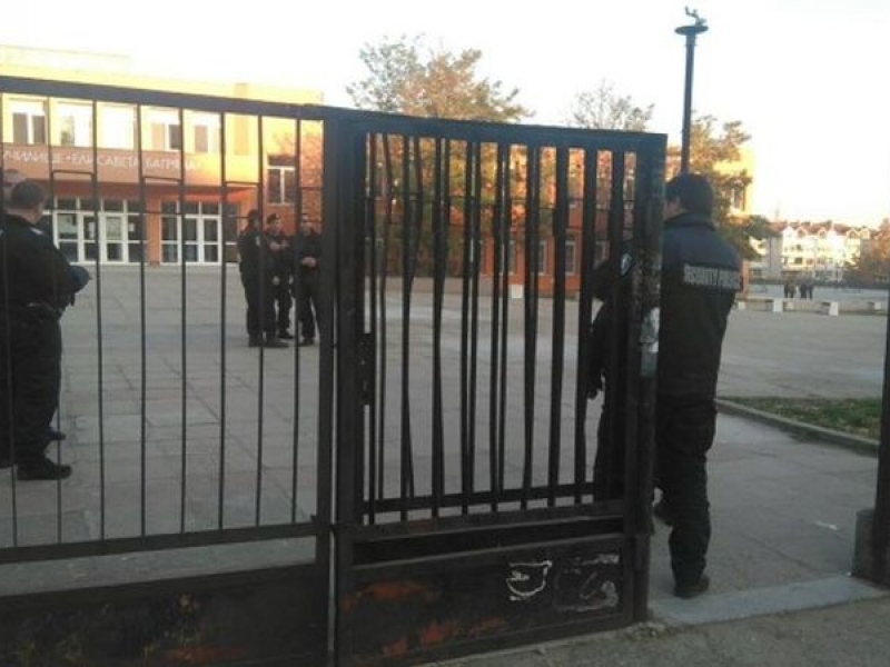От МОН искат засилена охрана в училищата