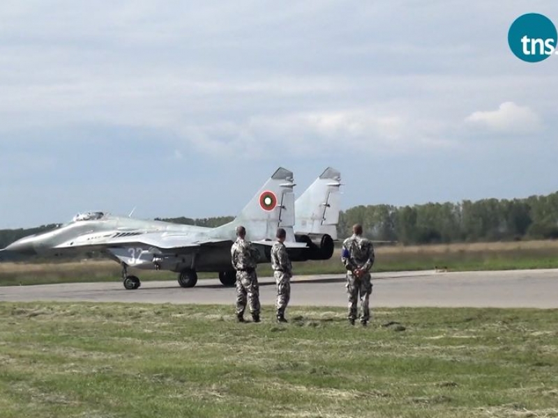 Спряха поръчката за храната в армията, купуваме нов изтребител ВИДЕО 