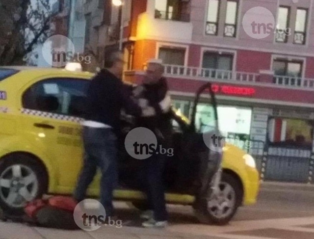 Скандал на пътя! Таксиджия и пътник се сбиха на моста на Герджика в Пловдив СНИМКИ