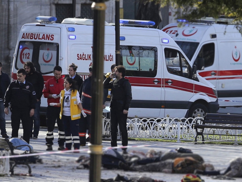 Нов атентат: Експлозия окървави прочут търговски булевард в Истанбул