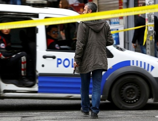 Властите потвърдиха: 4-ма убити и 20 ранени при самоубийствения атентат в Истанбул ВИДЕО
