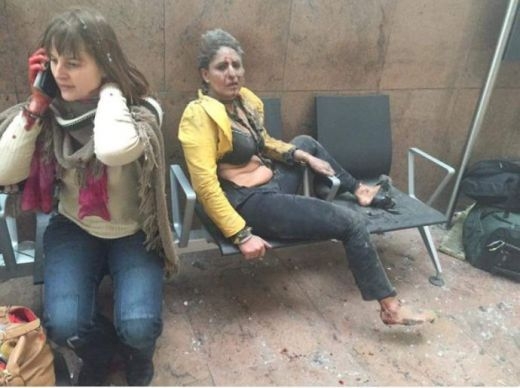  Разкриха коя е ранената жена в жълто от кървавите атаки в Брюксел