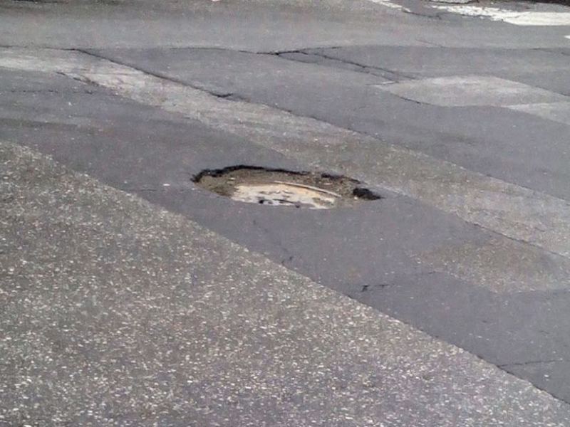 Дупка до дупка по пловдивските улици, започват спешни ремонти ВИДЕО