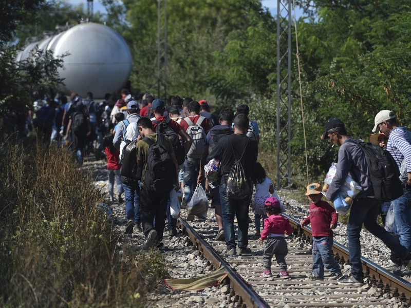 Бежанци блокираха релси в Гърция, пренасочват влаковете през България