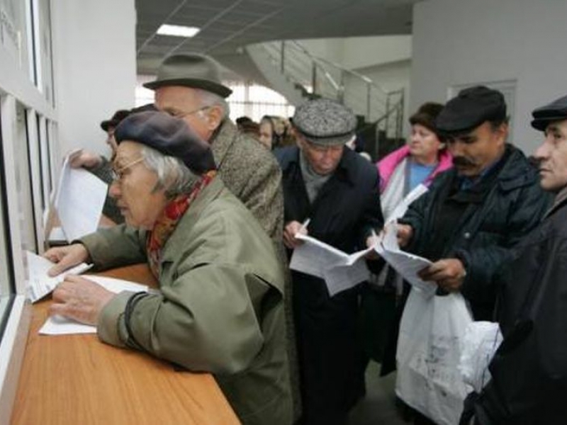 Пенсиите на стотици българи 