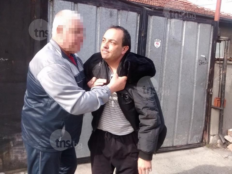 Садистът, влачил куче с колата си, е шофьор в градския транспорт СНИМКИ