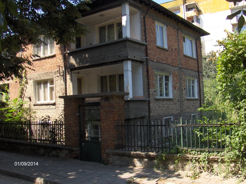 Данъчните продават кооперация и офиси в квартал Смирненски в Пловдив СНИМКИ